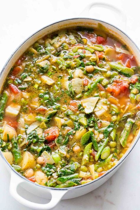 Spring Minestrone, Spring Dinner Recipes, Sopas Light, Spring Recipes Dinner, Soup Vegetarian, Minestrone Soup Recipe, Spring Dinner, Minestrone Soup, Soup And Stew