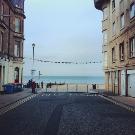 Portobello Beach Edinburgh, Edinburgh Beach, Portobello Edinburgh, Portobello Beach, Scotland Aesthetic, Back To University, Edinburgh Travel, Scotland Forever, College Aesthetic