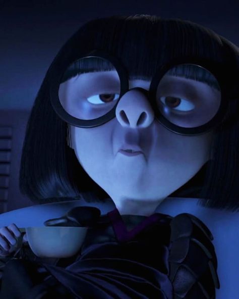 Here's What Pixar Voice Actors Look Like In Real Life Edna Aesthetic, Edna Incredibles, Brad Bird, Edna Mode, Disney Pixar Movies, Funny Iphone Wallpaper, Pixar Movies, Funny Wallpaper, Funny Profile Pictures