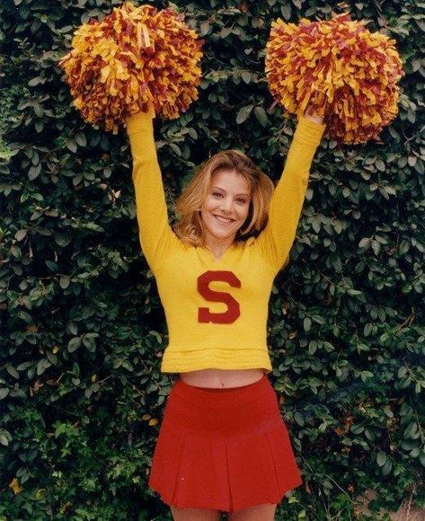 Elizabeth Anne Allen in Buffy the Vampire Slayer (1996) Cheerleader Costume, Buffy Summers, Cheerleading Outfits, Joss Whedon, Prom Queens, Sarah Michelle Gellar, Buffy The Vampire, Buffy The Vampire Slayer, Vampire Slayer