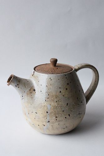 Untitled | anewdawnanewday | Flickr Pottery Tea Pots, Pottery Teapots, Clay Teapots, Keramik Design, Teapots And Cups, Tea Pots Vintage, Ceramics Ideas Pottery, Japanese Pottery, Ceramic Tableware