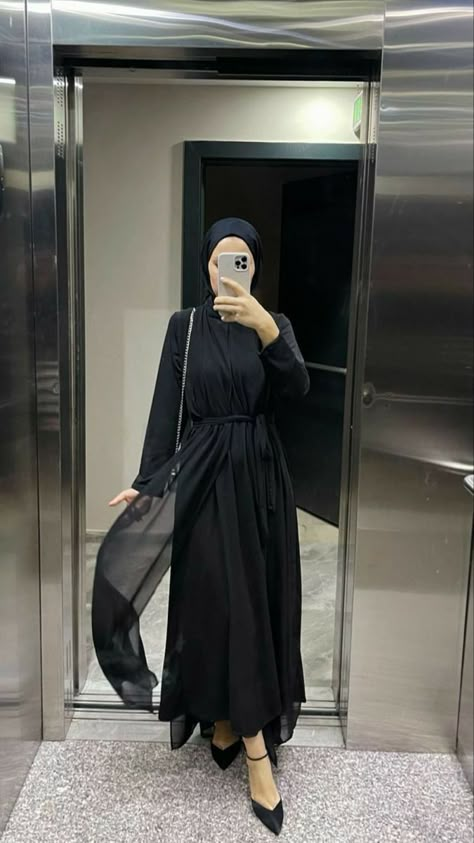 Hijabi Dinner Outfit Ideas, Dinner Outfits Hijab, Birthday Outfits Hijab, Black Elegant Dress Classy, Birthday Outfit Hijab, Dress Hijab Simple, Black Dress Outfit Party, Dress Outfits Party, Hijab Dress Party