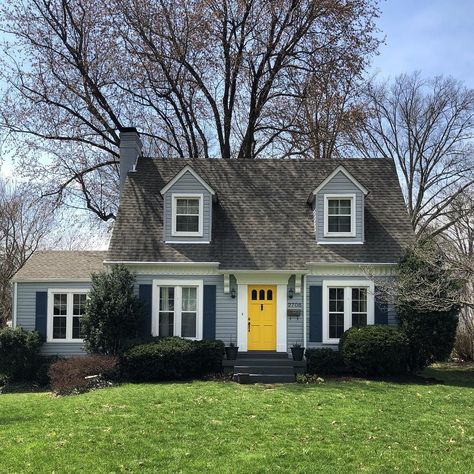 The other Courtney Rae on Instagram: “A blue cape cod with a yellow door?!?! Dream home much 🤩excuse me as I happy dance down the street 😎” Yellow Front Door, Cape Cod Exterior, Cape Cod House Exterior, Cape Cod Home, Yellow Front Doors, House Paint Color Combination, Yellow Door, Craftsman Bungalow, Cottages And Bungalows