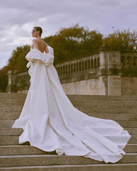 KHYELI on Instagram: "#KHYELI Gem Shot by @sszyplik" Bridal Styled Shoot, Cape Wedding Dress, Long Train Wedding Dress, Bridal Bolero, Bridal Poses, Bridal Jacket, Wedding Jacket, Wedding Cape, Occasion Dresses Wedding