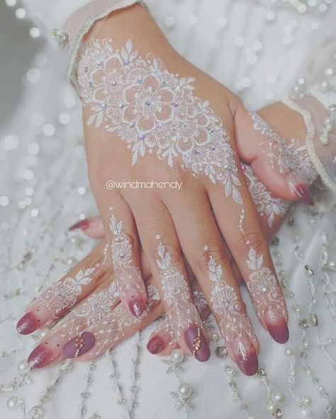 White Henna Simple, Henna Putih Pengantin Simple, Henna White Wedding, Henna Wedding Simple, Henna Art Wedding, Hena Pengantin, White Wedding Henna, Henna Nikah, Henna Nail Art