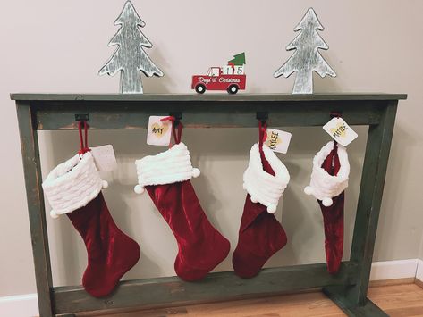 Free Standing Stocking Holder Diy, Diy Wood Stocking Holder, Stocking Stand Diy, Stocking Holders Diy Wooden, Stocking Holders Standing Diy, Stocking Hangers No Fireplace, Diy Stocking Holder Stand, Stocking Hangers Diy, Christmas Stocking Holder Ideas