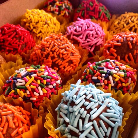 Colorful Graham balls. Graham Balls Design, Graham Balls Aesthetic, Graham Balls Recipe, Balls Aesthetic, Graham Balls, Graham Dessert, Business Plan Design, Anime Eye Makeup, Ball Aesthetic