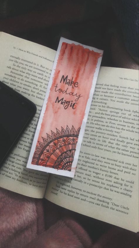 Easy bookmark ideas #easy #bookmark #bookmarksdiyhandmade #mandala #watercolor #quickandeasy #aesthetic aesthetic art #mandaladesign #mandalabookmark #pattern Aesthetic Bookmarks With Quotes, Aesthetic Simple Bookmarks, Bookmark Painting Ideas With Quotes, Book Mark Aesthetic Ideas, Bookmark Ideas Aesthetic Vintage, Easy Bookmark Ideas Aesthetic, Watercolor Bookmarks Ideas Aesthetic, Book Mark Ideas Aesthetic, Simple Bookmark Ideas