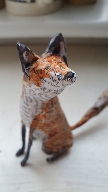 Paper Mache Projects, Paper Mache Animals, Paper Mache Art, Paper Mache Sculpture, Paper Mache Crafts, Fox Art, Paper Clay, Paper Artist, Paper Sculpture