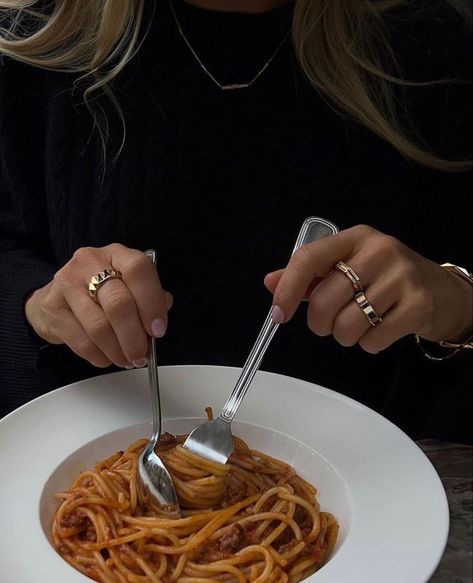 Pasta Aesthetic, Winter Pasta, Wine And Dine, Long Time Ago, Aesthetic Food, Food Lover, A Woman, Good Food, Spaghetti