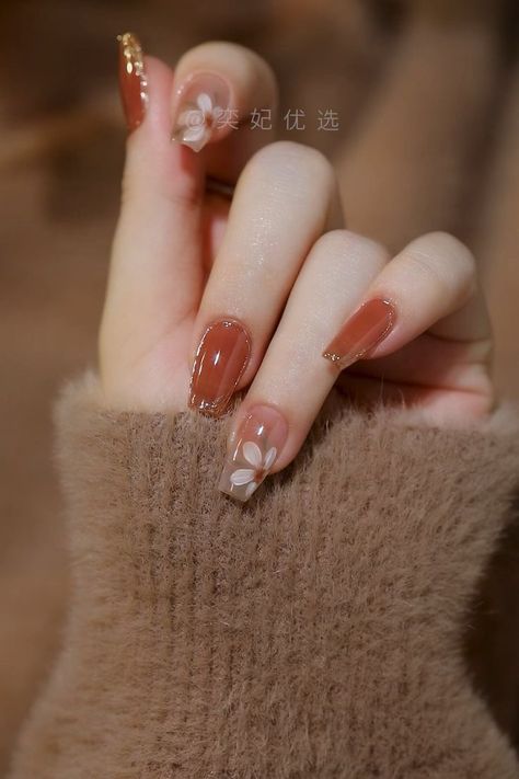 fall press on nail Fall Blush Nails, Korean Nails Designs Fall, Korean Nails Fall, Fall Japanese Nail Art, Fall Nails Korean, Fall Korean Nails, Korean Fall Nails, Korean Inspired Nails, Classy Nail Art Ideas