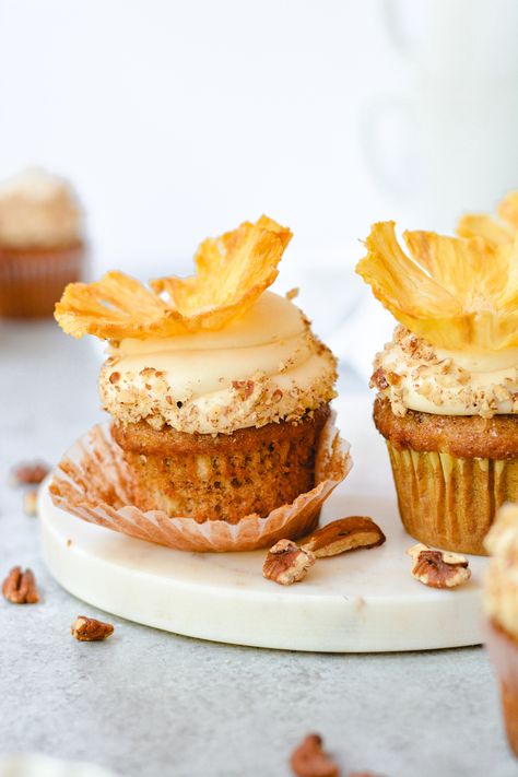 These Hummingbird Cupcakes are topped with luscious browned butter cream cheese frosting and beautiful pineapple flowers! Humming Bird Cupcake, Humming Bird Cupcake Recipe, Hummingbird Cupcakes Southern Living, Cupcakes For Spring, Fruit Cake Cupcakes, Hummingbird Cake Cupcakes, Honey Cupcake Recipe, Hummingbird Cupcakes Recipe, Spring Cupcake Recipes