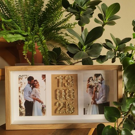 Personalized frame with photos and date made of epoxy resin with baby's breath flowers. The flowers are natural and do not contain dyes. It is a symbol of eternal love between partners. A beautiful decoration for the home and a keepsake of the wedding date. A great wedding gift, gift for a new apartment or for an important anniversary. Resin Frames For Couples, Personalized Wedding Gifts For Couple, Wedding Frame Gift, Memory Frame, Anniversary Frame, Circle Mehndi Designs, Personalised Frames, Great Wedding Gifts, Wedding Souvenirs