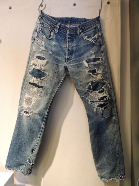 Vintage Jeans Mens, Denim Repair, Denim Art, Torn Jeans, Denim Inspiration, Work Jeans, Moda Jeans, Denim Wear, Destroyed Denim