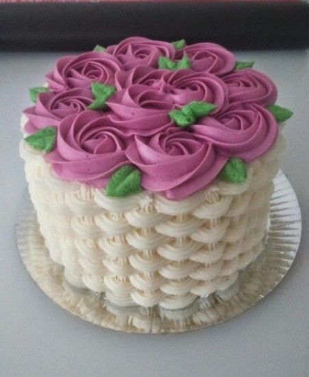 Basket cakes look very stylish Basket Cakes, Rosette Cake, Pretty Cake, Simple Cake Designs, Cake Decorating Frosting, Easy Cake Decorating, Cake Decorating Videos, Baby Birthday Cakes, Cake Decorating Designs