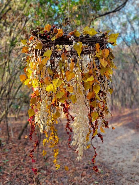 Natural Fall Decorations, Fall Crafts For Adults Easy, Witchy Autumn Decor, Diy Fall Decor From Nature, Nature Halloween Crafts, Victorian Fall Decor, Handmade Fall Decor, Diy Witchy Decor Halloween, Things To Do With Dried Flowers Ideas