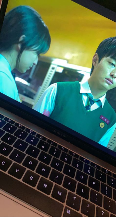 #allofusaredead #netflixandchill Kdrama Fake Story Instagram, Fake Laptop Movie Snap, Watching Films Aesthetic, Movie In Laptop Snap, Watching Kdrama In Laptop Aesthetic, Movie Watching Aesthetic, Laptop Movie Snap, Foto Laptop, K Drama Aesthetic