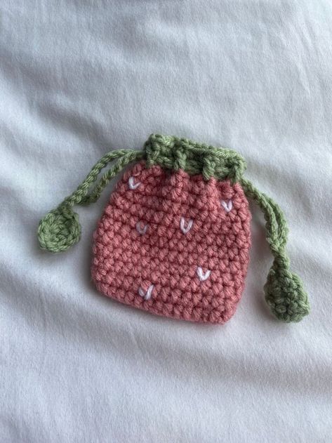 Drawstring Crochet Pouch, Aesthetic Random Pics, Coin Purse Crochet, Crochet Cake, Crochet Diy Tutorial, Felt Plush, Crochet Coin Purse, Fluffy Yarn, Crochet Strawberry