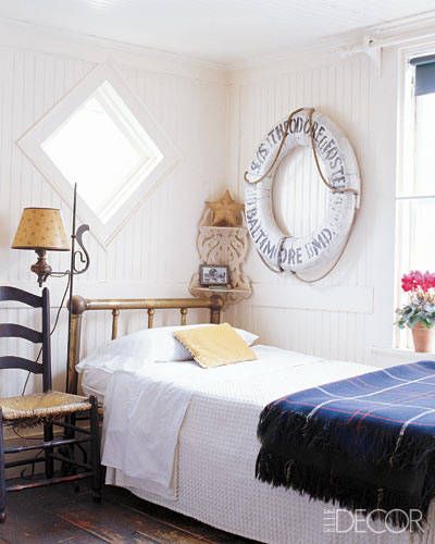 Photos of Nautical-Themed Rooms and Nautical Decorating Ideas - ELLE DECOR White Beadboard Walls, Nautical Themed Bedroom, Nautical Room, Nautical Vintage, Nautical Bedroom, Nautical Theme Decor, Coastal Room, Brass Bed, Coastal Bedrooms