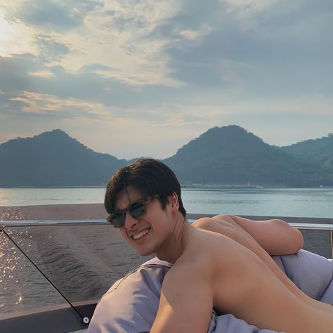 Andres Muhlach Wallpaper, Andres Muhlach, Andres Bonifacio, Jung Woo Sung, Medieval Artwork, Donny Pangilinan, Song Wei Long, Vision Board Photos, Boyfriend Photos