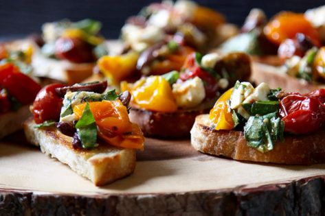 Tomato & Olive Tapenade Bruschetta • Good Thyme Kitchen Olive Garden Bruschetta Recipe, Olive Tomato, Tomato Salsa Recipe, Cherry Tomato Salad, Cherry Tomato Recipes, Tomato Basil Pasta, Cherry Tomato Pasta, Tomato Bruschetta, Bruschetta Recipe