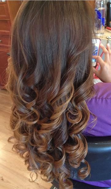 hair color Wavy Hairdo, Hair Curled, Curled Hair, Hairstyles Curls, Barrel Curls, Colored Curly Hair, Ombre Hair Color, Short Blonde, Hair Curly