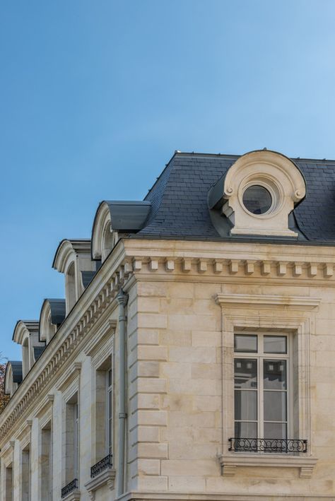 French Home Exterior, Exterior Window Molding, Villa Classic, Limestone House, Roof Cap, French Neoclassical, Oval Window, French Exterior, Classic House Exterior