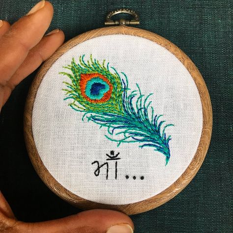 Beautiful peacock feather ... Mother’s Day..@chain_stitch Instagram Embroidery Peacock Feather, Peacock Feather Embroidery Design, Peacock Feather Embroidery, Simple Long Dress, Feather Embroidery, Feather Stitch, Beautiful Peacock, Handmade Embroidery Designs, Embroidered Art