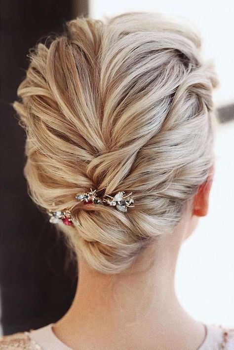 Short Hair Bun Wedding, Messy Short Hair With Bangs, Hair Bun For Short Hair, Bun For Short Hair, Messy Updos, Updos For Short Hair, Fun Hairstyles, Ballerina Bun, Pony Hairstyles