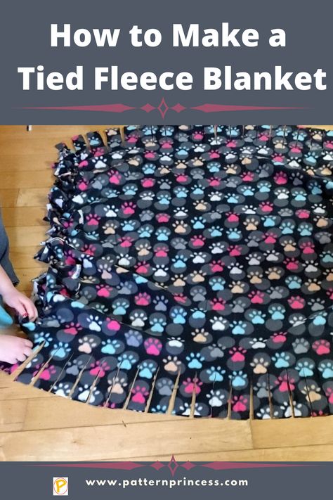 Tied Fleece Blanket Tutorial Crafts For Babysitting, Fleece Blanket Tutorial, Tied Fleece Blanket, Reuse Plastic Bags, Fleece Blanket Diy, Fun Blanket, Sew Blankets, No Sew Fleece, Prayer Blanket