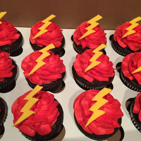 Cars Birthday Party Cupcakes, Lighting Mcqueen Cupcakes, Lightning Mcqueen Smash Cake, Lighten Mcqueen Birthday Party, Lightning Mcqueen Decorations, Lightening Mcqueen Cupcake, Lightening Mcqueen Birthday Party Ideas, Lighting Mcqueen Party, Lightening Mcqueen 3rd Bday