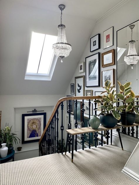 Hallway Edwardian, Victorian Staircase Ideas, Victorian Hallways, Square Staircase, Victorian Stairs, Victorian Staircase, Victorian Terrace Interior, Victorian House Interiors, Victorian Hallway