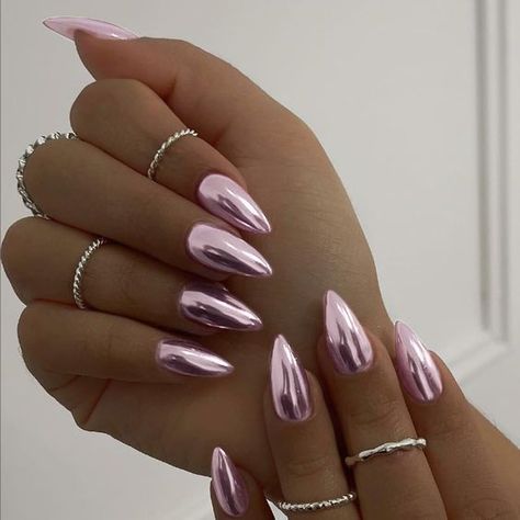 Almond nails Medium Length Stiletto Nails, Gold Nails Chrome, Nails Metallic Chrome, Almond Nails Red, Almond Nails Designs Summer, Nails Metallic, Cute Almond Nails, Almond Nails Pink, Nails Medium Almond