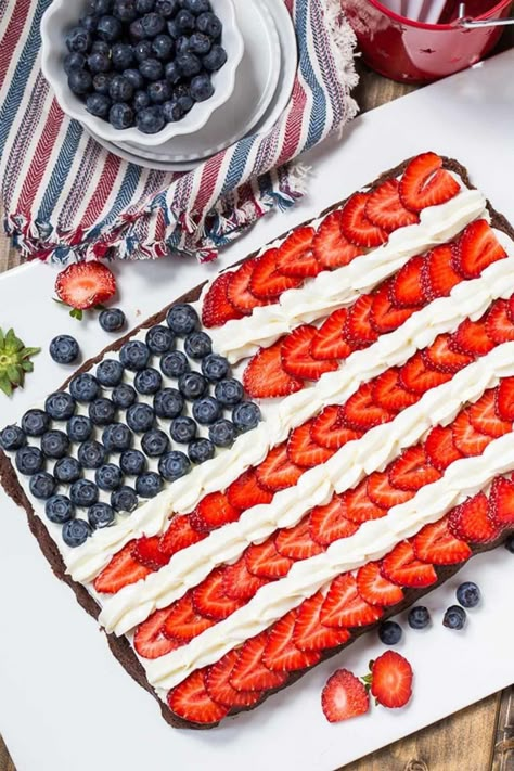 Flag Desserts, American Flag Cake, 4th Of July Food, Patriotic Food, Flag Cake, 4th Of July Cake, Patriotic Desserts, July Desserts, 4th Of July Recipes