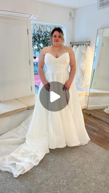 33 likes, 2 comments - angelicabridal_curve on February 7, 2024: "The perfect dress for a romantic look 🌹 Luxe organza ✅ Sweetheart neckline ✅ Flowy ✅ B..." Bride Plus Size, Plus Size Bridal, Plus Size Bride, Curvy Bride, Romantic Look, Mid Size, Bridal Shop, A Romantic, Sweetheart Neckline