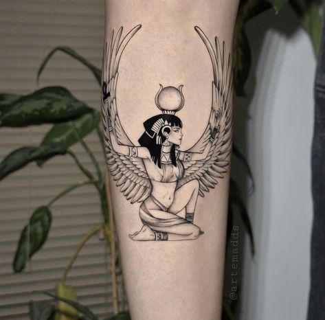 Circular Tattoo Placement, Tattoo Cleopatra, Cleopatra Tattoo, Tattoos Inspos, Egyptian Tattoos, Circular Tattoo, Choose Her, Goddess Tattoo, Why Her