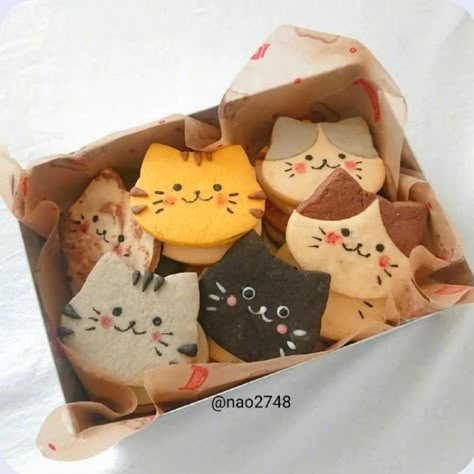 Pembuat Roti, Leave A Review, Food Shapes, Cat Cookies, Kawaii Cooking, Cute Baking, Cute Snacks, Cookie Box, Gorgeous Cakes