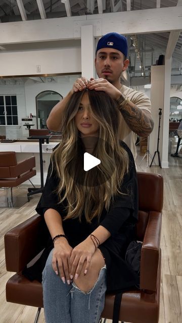 Warm Blonde Hair With Dark Roots, Reverse Balayage Blonde To Brown, Dark Root Balayage, Dark Roots Balayage, Balayage With Dark Roots, Dark Roots Blonde Hair Balayage, 200k Views, Reverse Balayage, Wow Hair