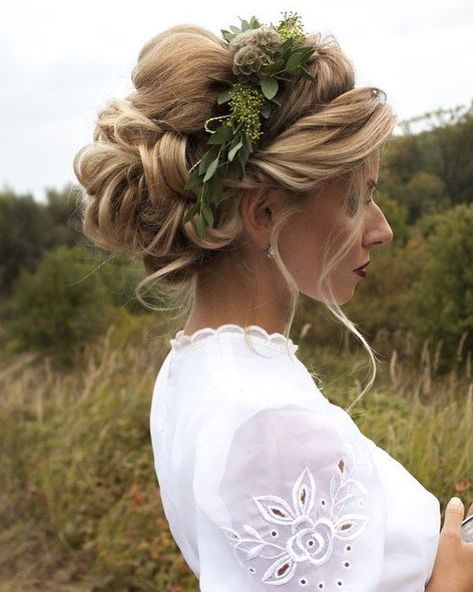 Festival Brides on Instagram: “Now hold on just a minute there 😳😍 Up do of our DREAMS ☁️✨ . . . Original source unknown please holla if you know!” Wedding Hairstyles And Makeup, Bridal Hair And Makeup, Wedding Hair And Makeup, Bride Hairstyles, Hair Dos, Messy Hairstyles, Down Hairstyles, Wedding Hair Accessories, Bridesmaid Hair