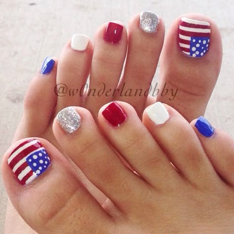 4th of July pedicure nail art! Love these so much they're still on my toes! 4th Of July Pedicure, 4th Of July Nail Art, 4th Of July Nail, Occasion Nails, Patriotic Nails, Pedicure Designs Toenails, Fourth Of July Nails, Pretty Toe Nails, Cute Toe Nails