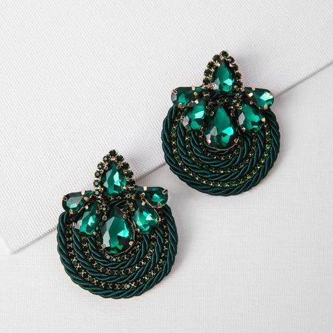 Aari Work Earrings, Work Earrings, Plunder Design, Jewelry Making Ideas, Aari Work, Green Crystal, Green Crystals, Crochet Jewelry, Earrings Jewelry