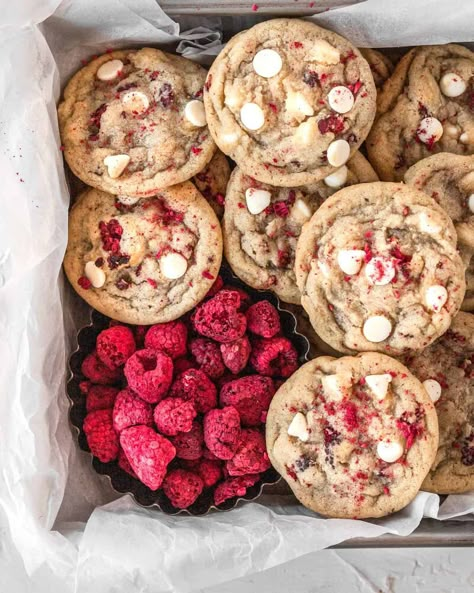 These white chocolate and raspberry cookies are buttery, chewy, and stuffed with sweet freeze-dried raspberries and silky white chocolate. They are the perfect easy treat that you can make in under 30 minutes! These raspberry and white chocolate cookies are buttery, chewy, and stuffed with sweet freeze-dried raspberries and silky white chocolate. White chocolate and raspberry is a flavor combo that never gets old. I combined my white chocolate and raspberry blondies with these orange… Small Batch Sugar Cookies, Raspberry White Chocolate Cookies, Bake Bacon, Chocolate And Raspberry, Basic Cookies, Raspberry Cookies, Biscuit Recipes, White Chocolate Cookies, White Chocolate Chip Cookies