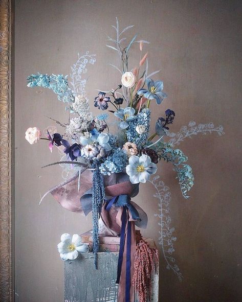 Dimitra Milan, Live Flowers, Floral Arrangement, Blue Wedding, Hanukkah Wreath, Flower Decorations, Floral Art, Flower Power, Dried Flowers