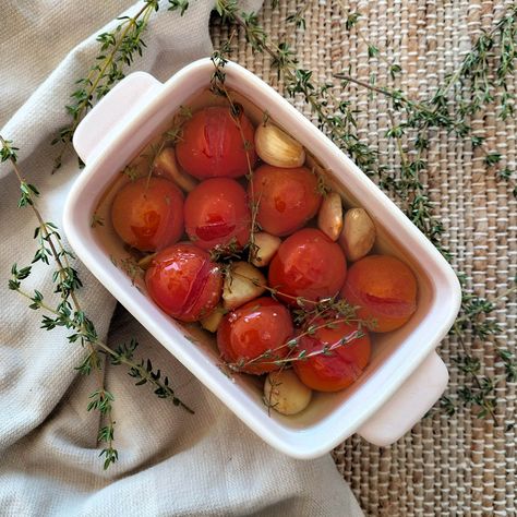 Confit Tomatoes And Garlic, Confit Tomatoes, Cooked Tomatoes, Tomato Confit, Confit Recipes, Tomatoes Roasted, Garlic Confit, Roasted Garlic Cloves, Garlic Recipe