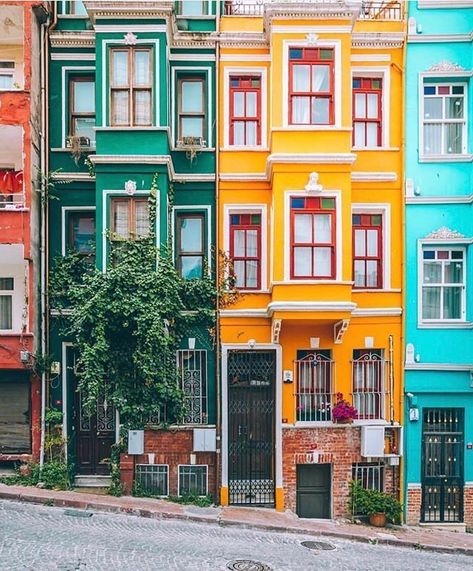 Colorful Homes Exterior, Cityscape Reference, Eclectic Townhouse, Mom Background, Beautiful Cityscapes, Beto Carrero World, Colorful Buildings, Interesting Buildings, Colourful Buildings