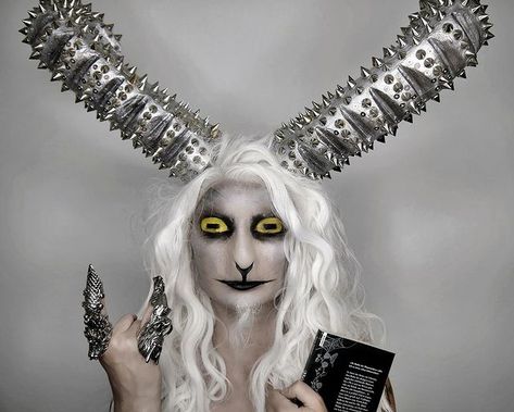 Goat Makeup, Goat Costume, Capricorn Goat, Halloween Make Up, Halloween Inspiration, Halloween Make, Costume Party, Halloween Makeup, Goats