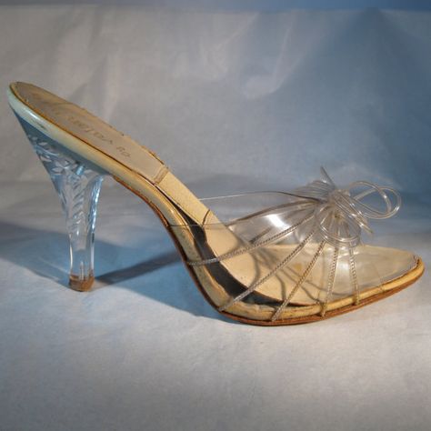 Vintage Wedding Shoes, Trendy Wedding Shoes, Vintage Mules, Bows Ideas, Wedding Shoes Vintage, Lucite Heels, Clear Shoes, Exclusive Shoes, Popular Shoes