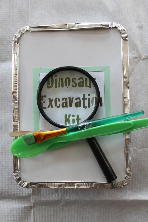 diy dinosaur digging kit.. I can't wait until Levi is old enough to understand this, @Shalee Sykes! Fête Jurassic Park, Dinosaur Excavation Kit, Dino Dig, Jurassic Park Party, Jurassic Park Birthday, Diy Dinosaur, Dinosaur Dig, Dinosaur Party Decorations, Dino Birthday Party