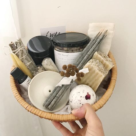 Wild Harvest Botanicals on Instagram: “Another adorable gift basket headed to @Liv yogayyc for their open house! @wildharvestbotanicals” Sustainable Gift Basket, Natural Gift Basket Ideas, Witchy Gift Basket, Boho Gift Basket, Natural Gift Ideas, Open House Gift, Gift Baskets Diy, Boho Gift Ideas, Hippie House