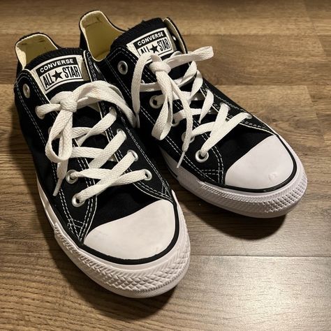 Black low top converse, size 9 Phoenix Reference, Converse Flat, Low Rise Converse, Black Converse Low, Converse Chuck Taylor Black, Suitcase Essentials, Chuck Taylor Black, Cute Converse Shoes, School Core